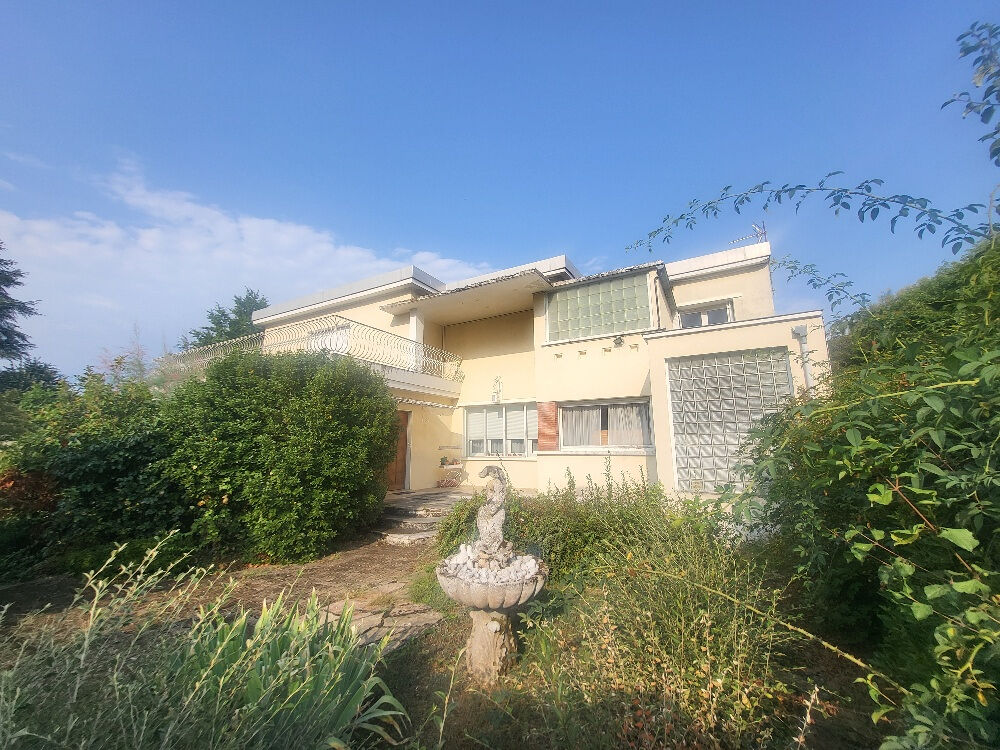 Vos immobilières vous propose une Propriété d'exception à rénover au coeur de Châtillon-sur-Chalaronne