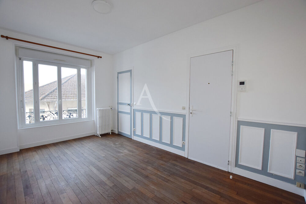 Location Appartement NANGIS CENTRE-VILLE, APPARTEMENT 2 PIECES 36 M² ENVIRON, 1ER ETAGE 695 EUR CHARGES COMPRISES DONT EAU ET CHAUFFAGE Nangis