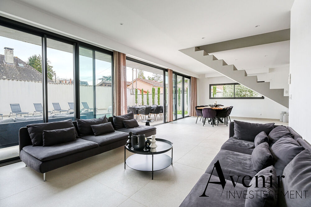 Vente Maison Maison Meyzieu 6 pièce(s) 200 m2  avec jardin et piscine Meyzieu