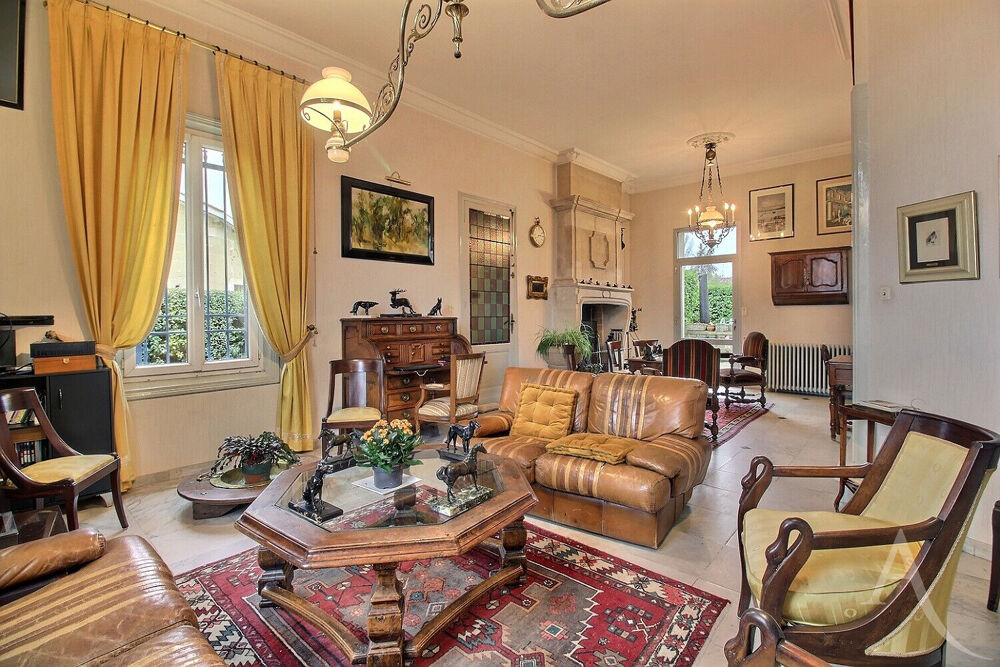 Léognan demeure en pierre (248m²)