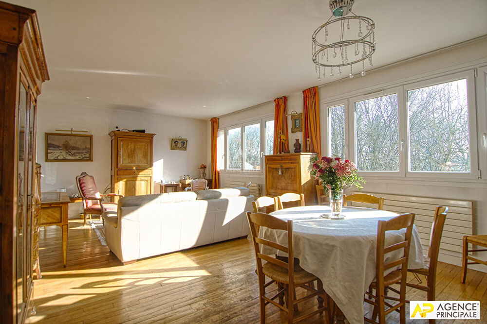 Vente Appartement Versailles Rive-Droite appartement 5 pièces 109.64 m² situé au 4ème étage avec cave et jardin de copropriété Versailles