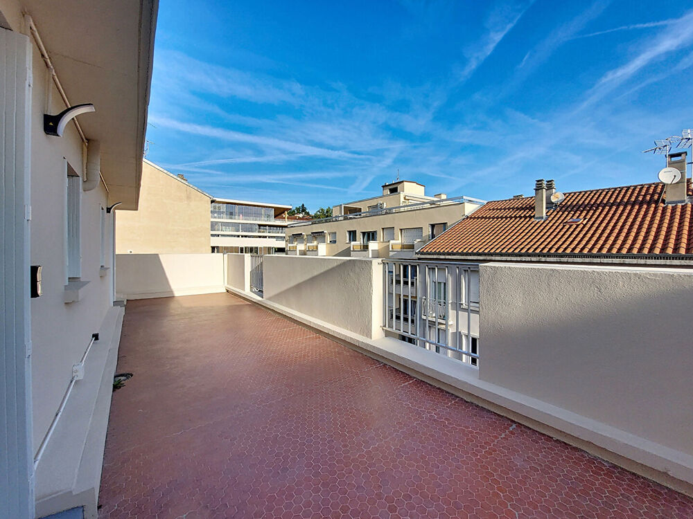 Vente Appartement Appartement F3 entièrement rénové  de 100m³ avec terrase , ascenseur et garage Le puy en velay