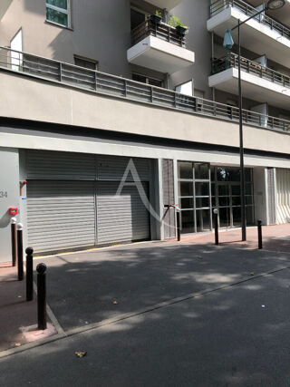  Parking / Garage à louer 