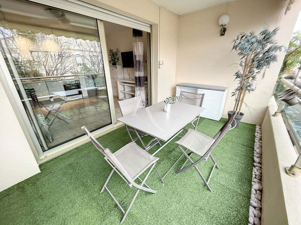 Location Appartement Cannes Montfleury beau studio avec grande terrasse centre ville Cannes