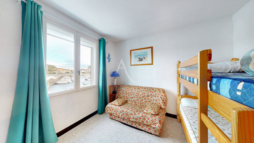 NARBONNE-PLAGE (PORT). Appartement T2 avec loggia. Parking extérieur public.