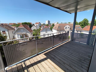  Appartement à louer 4 pièces 81 m²