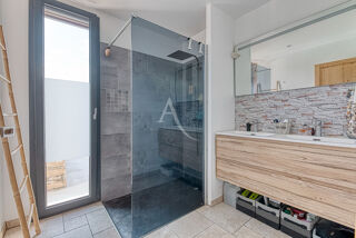  Maison  vendre 15 + pices 335 m