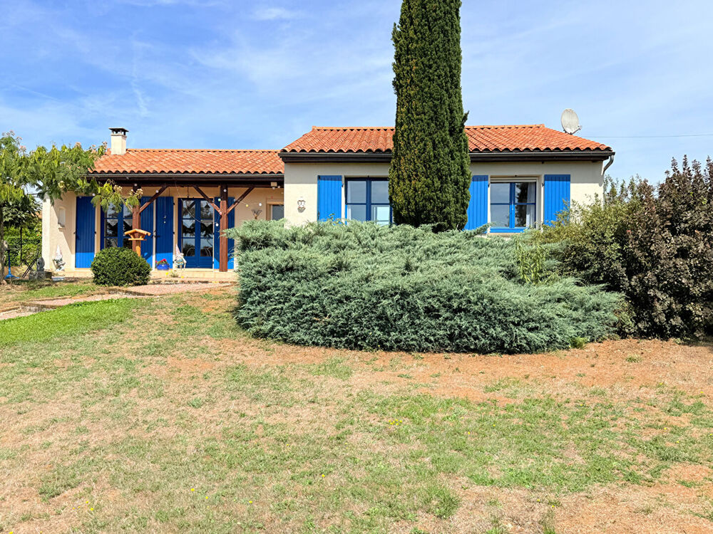 Vente Maison Volets bleus, piscine et vues sur la campagne, près de La Rochefoucauld Saint sornin