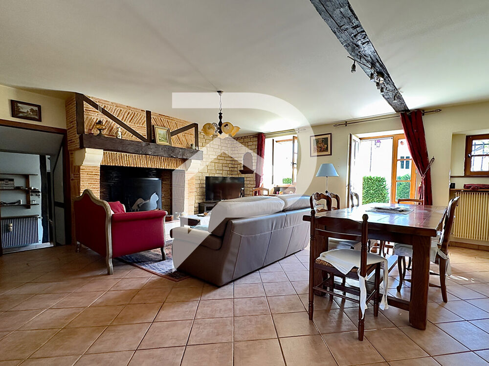 Maison en pierres, gîte et dépendances à ISSAC
