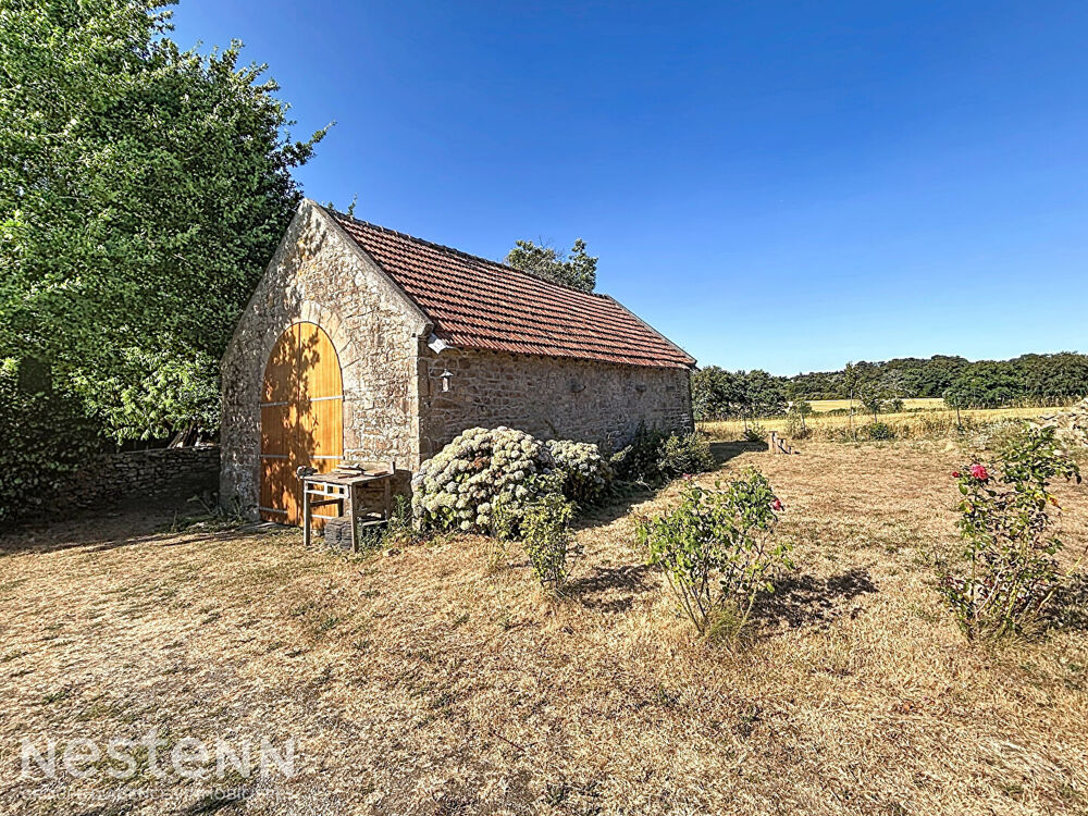 RÉDÉNÉ - L'authenticité d'une longère en pierre, entre campagne et littoral