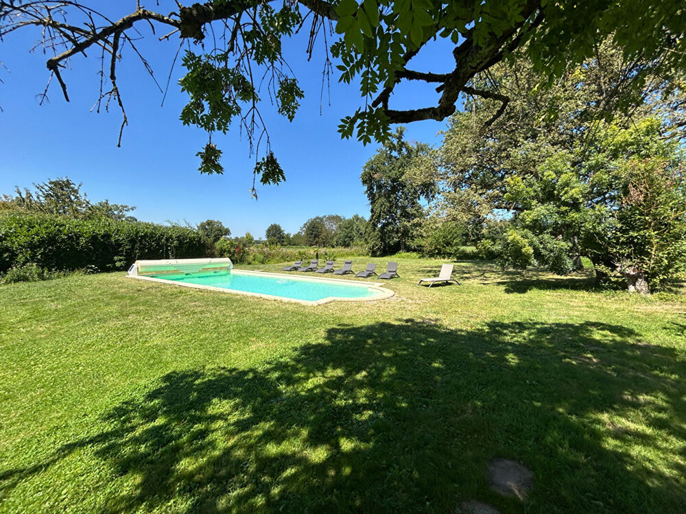 St Didier beaucoup de charmes pour cette longere sur 3600 m² de terrain