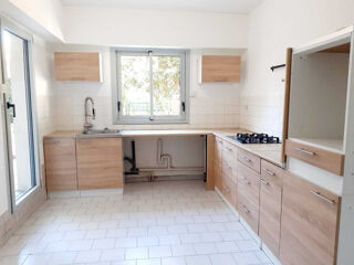  Appartement à louer 3 pièces 83 m²
