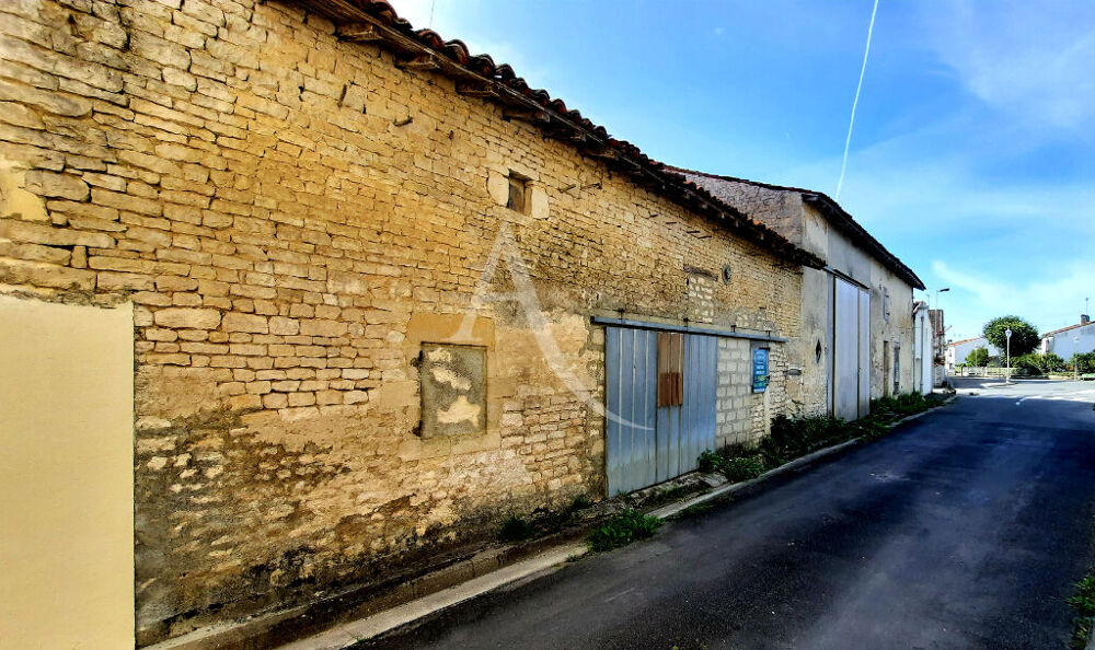 Vente Maison Bâtiment coeur de ville Matha pour stockage ou autres Matha