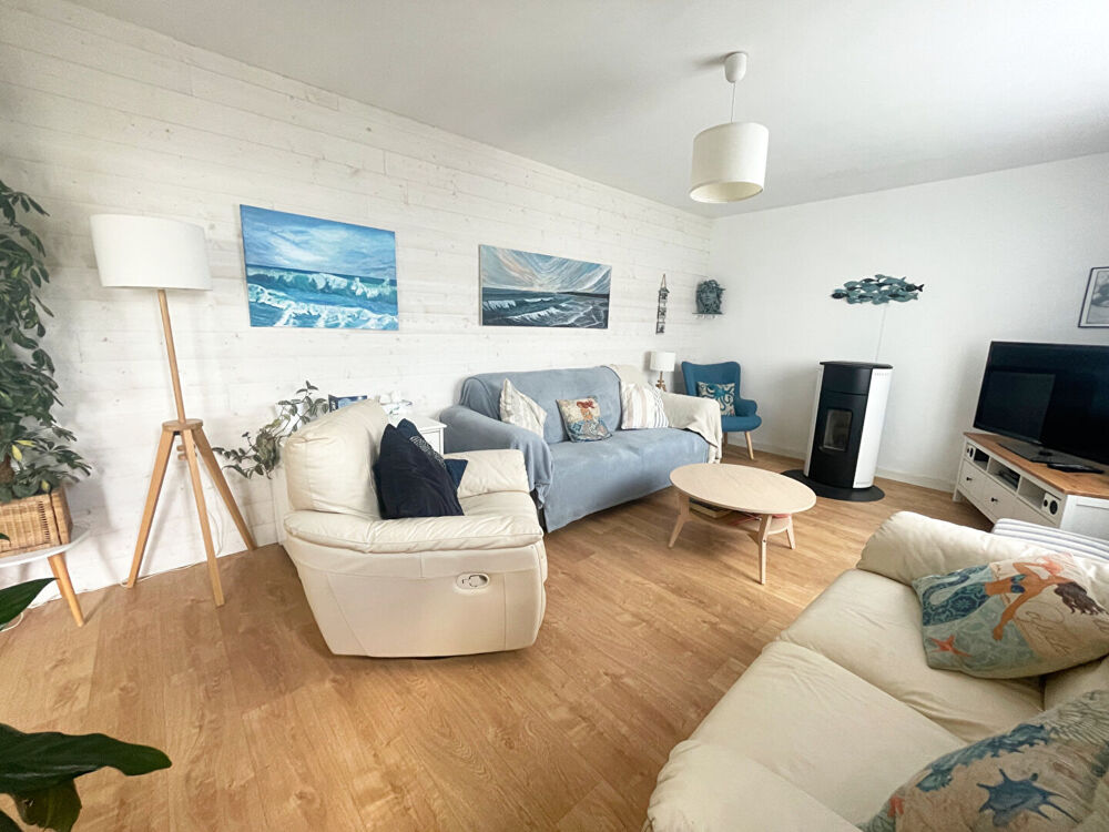 Vente Maison FINIST�RE: Ploz�vet. Charmante maison familiale r�nov�e de 5 chambres en bord de mer avec garage et jardin. Plozevet