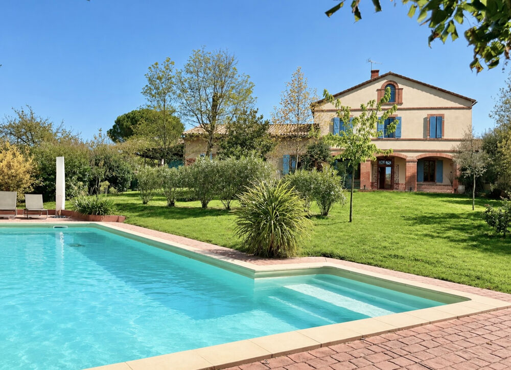 HAUTE-GARONNE - près de Toulouse - Manoir du XVIIe siècle avec maison d'amis, piscine et potentiel de revenus .