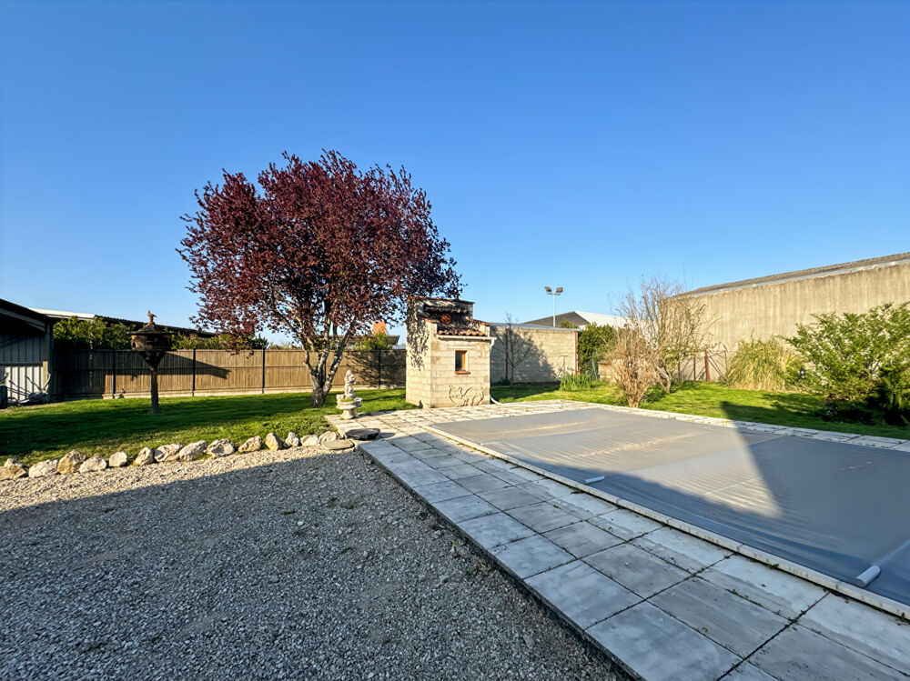   À VENDRE ? EMPLACEMENT STRATÉGIQUE À FORT POTENTIEL 