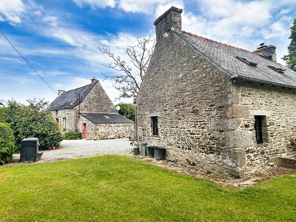 Vente Maison CÔTES D'ARMOR: Kergrist-Moëlou. Deux maisons de caractère avec piscine, terrain de 7500m2 et potentiel de locatif. Rostrenen