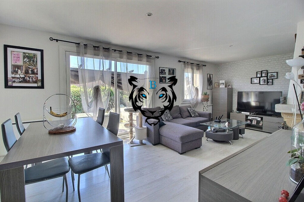 Maison plain-pied 4 pièces avec piscine, garage et terrain de 971 m²