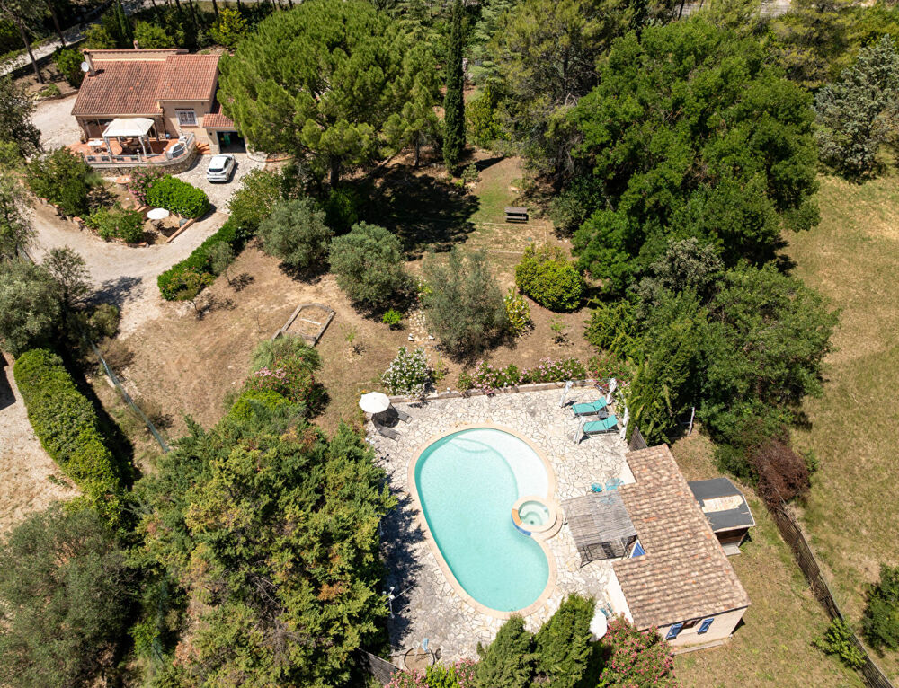A VENDRE EN EXCLUSIVITE! Maison de plain-pied avec piscine et studio indépendant.