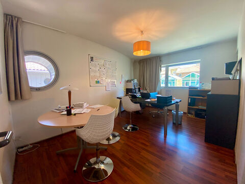   Centre-ville de Millau  Duplex professionnel avec locataire en place 