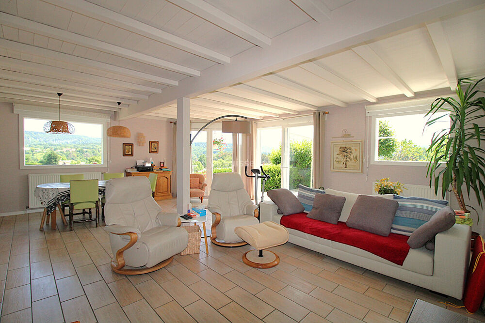 Vente Maison Maison 5 pièce(s) 145.23 m2 sur Terrain de 10 596 m2 Champagnole