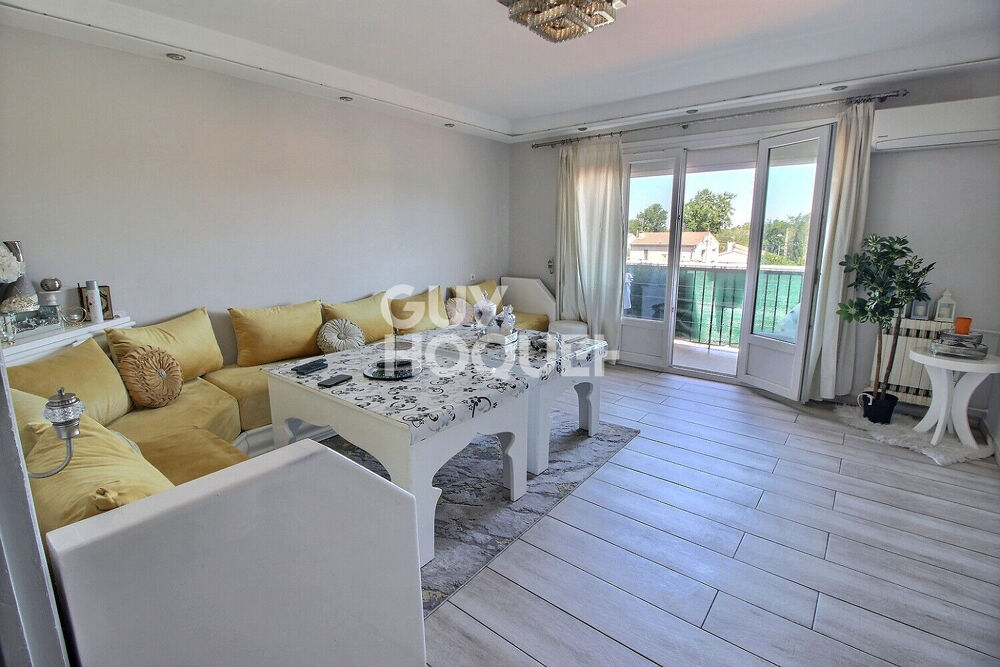 Appartement lumineux Tarascon avec balcon et cave .