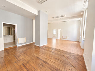  Appartement à louer 3 pièces 85 m²