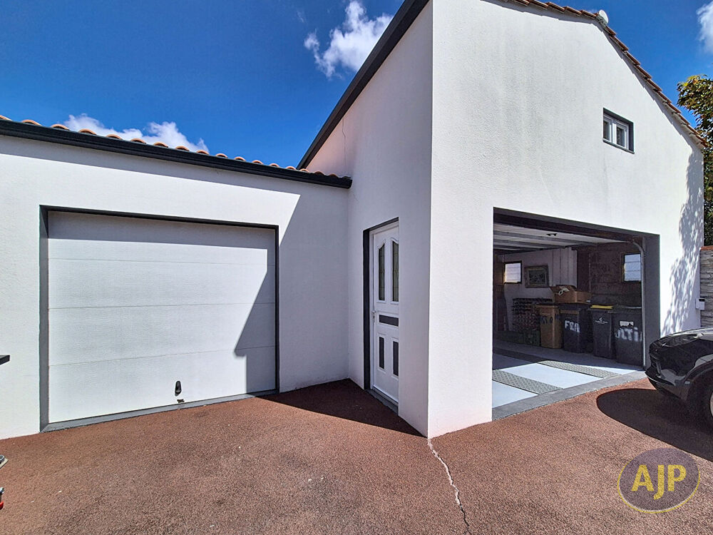 Centre ville Challans 192 m2 / 3 chambre / 2 garages / terrain 1000 m²