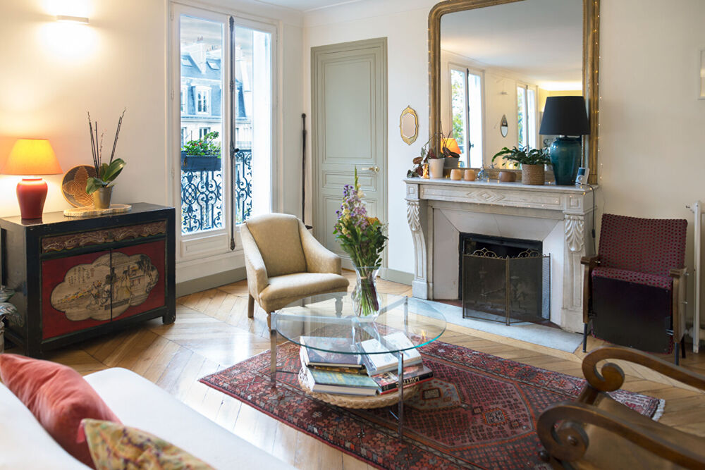 Vente Appartement ANGLE RUE ROCROY - ÉLÉGANT APPARTEMENT PARISIEN AVEC ASCENSEUR . BALCON FILANT .VUE DÉGAGÉE Paris 10