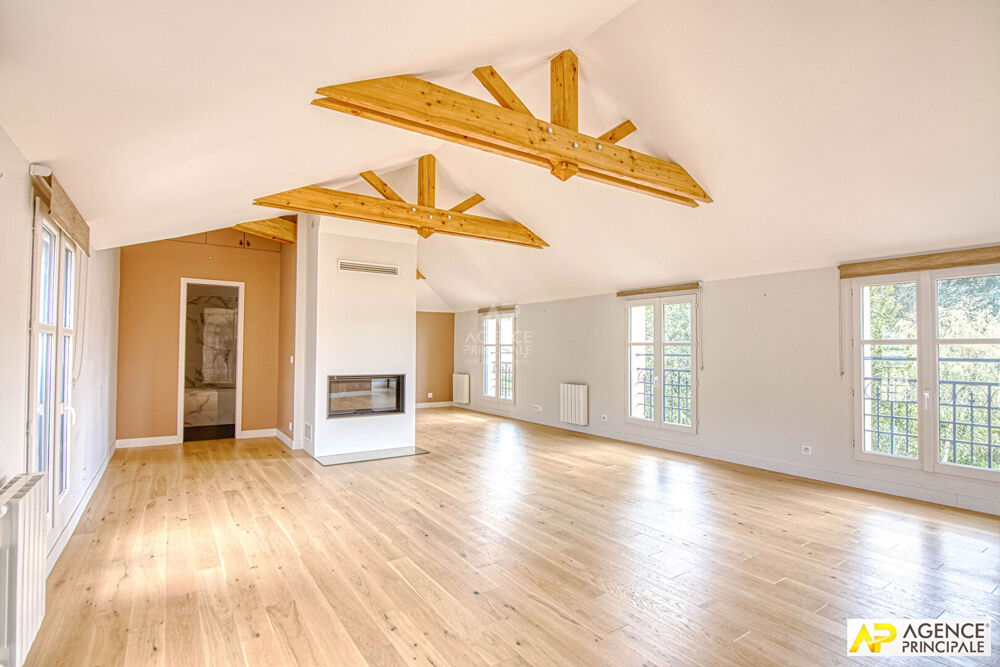 Versailles Rive-Droite Appartement 3 pièces traversant de 91 m² situé au 2ème et dernier étage