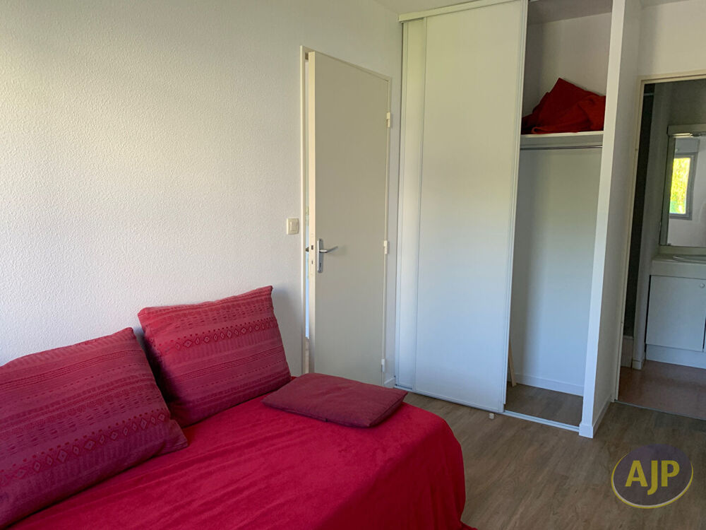 ST SEBASTIEN, T1BIS AVEC PARKING EN SOUTERRAIN FERME