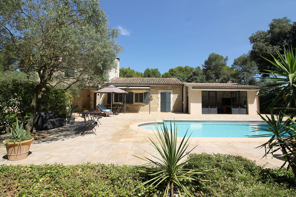 NIMES Très belle maison de 154m² habitable avec 3000m² de terrain arboré, piscine, garage, serre