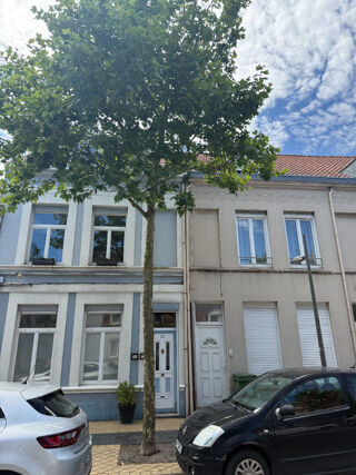 Immeuble à vendre 15 + pièces 253 m²