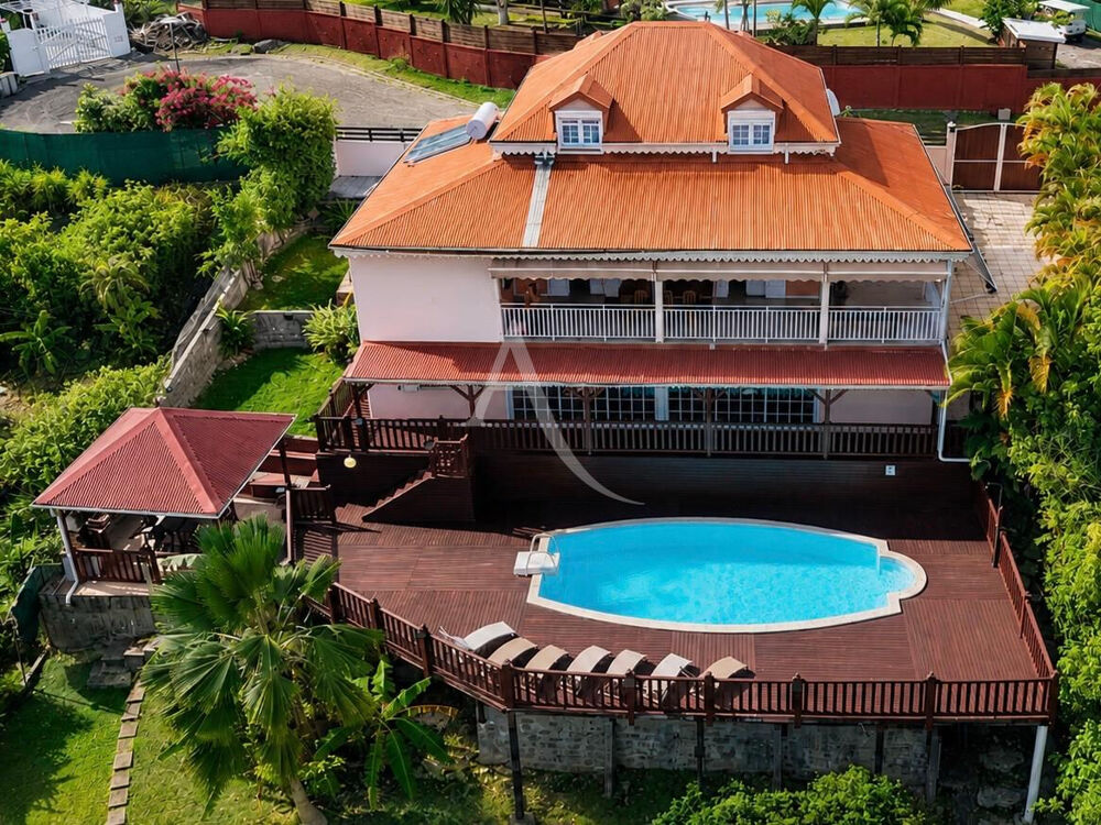 Maison 7 pièces 199 m² · à Sainte Anne · 199 m² · 450 000 €