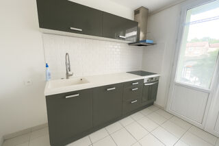  Appartement à louer 4 pièces 76 m²