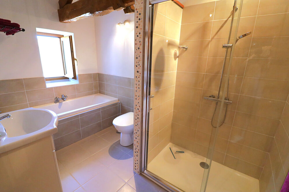 Maison de village rénovée | 3 chambres avec salle d'eau privative | Village recherché
