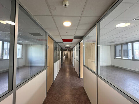   ÉTAGE COMPLET DE BUREAUX CLOISONNÉS , ENVIRON 770 m²  AU 1ER ETAGE - accès PMR - PARKING PRIVÉ 
