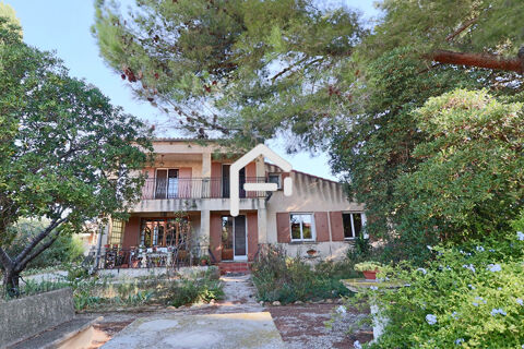   � Saint-Chamas, une villa � r�inventer pour votre famille Maison - 8 pi�ce(s) - 140 m�