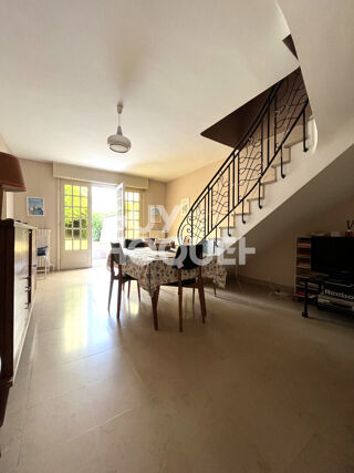  Maison  vendre 7 pices 210 m