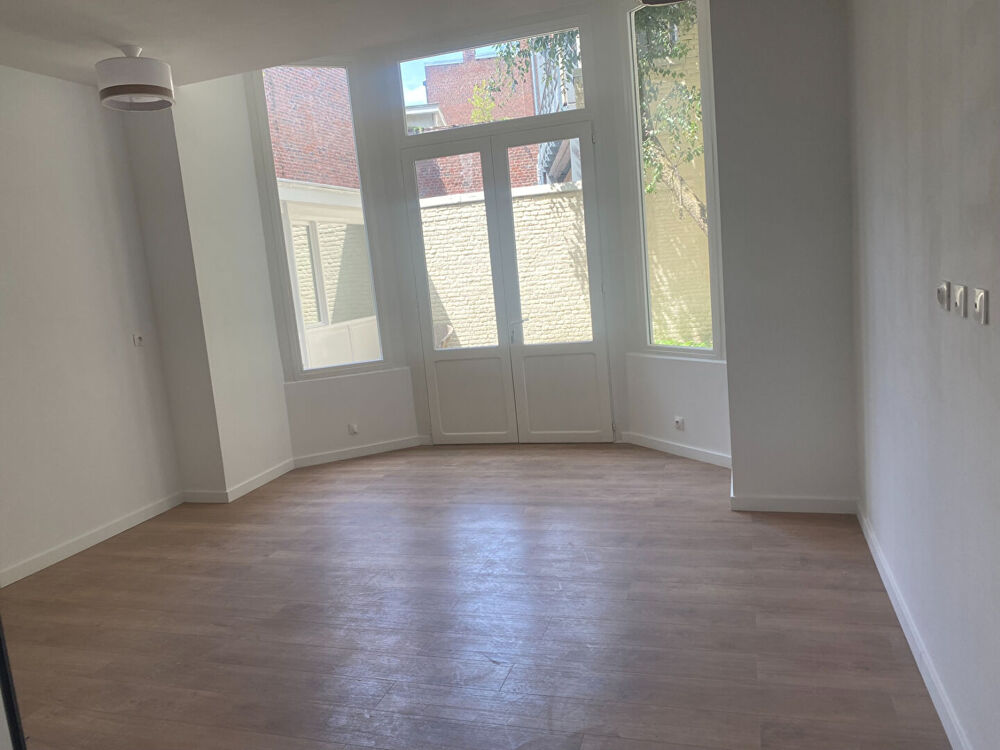 Vente Appartement LILLE Nationale - Sacré coeur: T4 entièrement rénové avec une belle cour aérée Lille