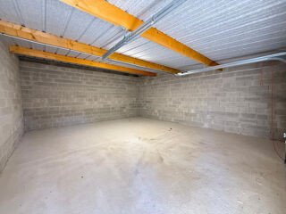  Parking / Garage à louer 1 pièce 60 m²