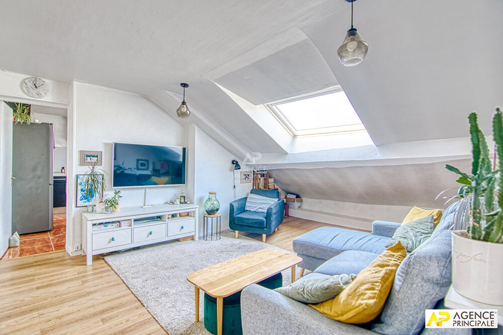 Vente Appartement Versailles Notre-Dame Appartement 4 pièces 85m² au sol situé au dernier étage Versailles