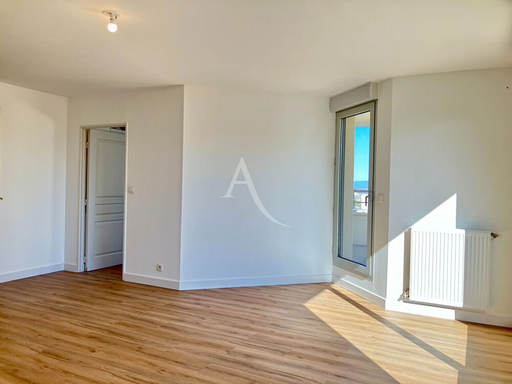 Location Appartement T4 CONVENTIONNÉ - SOUMIS À UN PLAFOND DE RESSOURCES - GARAGE, PARKING ET CAVE Clermont ferrand