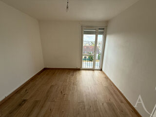  Appartement à louer 3 pièces 65 m²