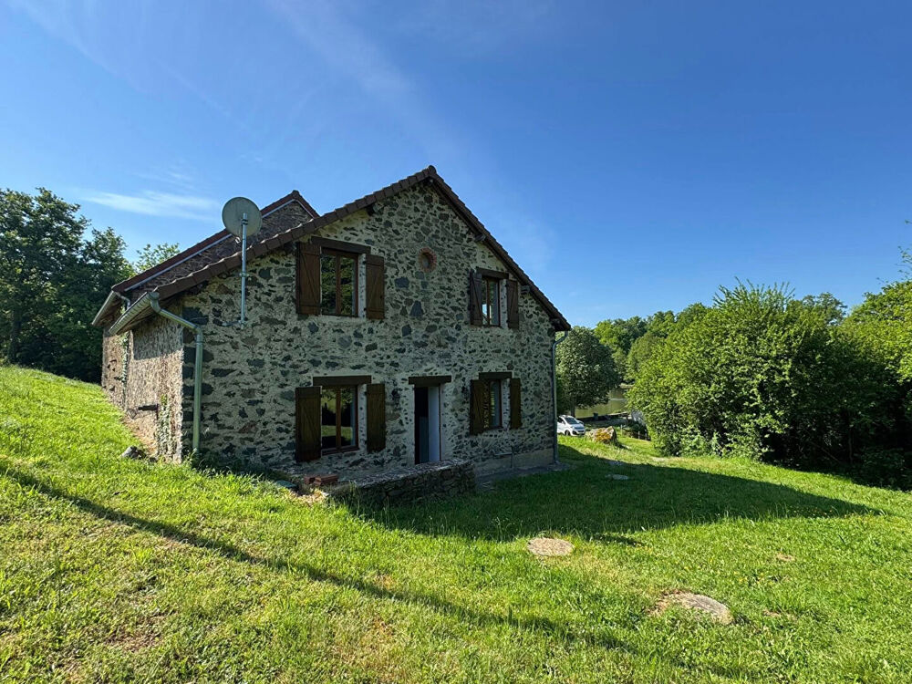 HAUTE VIENNE - Proche NEXON Superbe propriété avec un lac à carpes de 2,3 hectares.