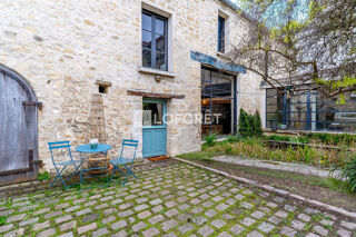  Maison à louer 7 pièces 232 m²