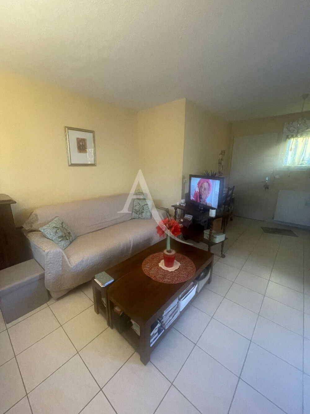Vente Appartement Vauvert T3 actuellement loué avec terrasse et garage Vauvert