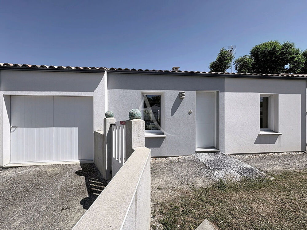 Vente Maison Maison récente de 2017 avec pergola bioclimatique et garage ? Quartier La Bloire à Challans Challans
