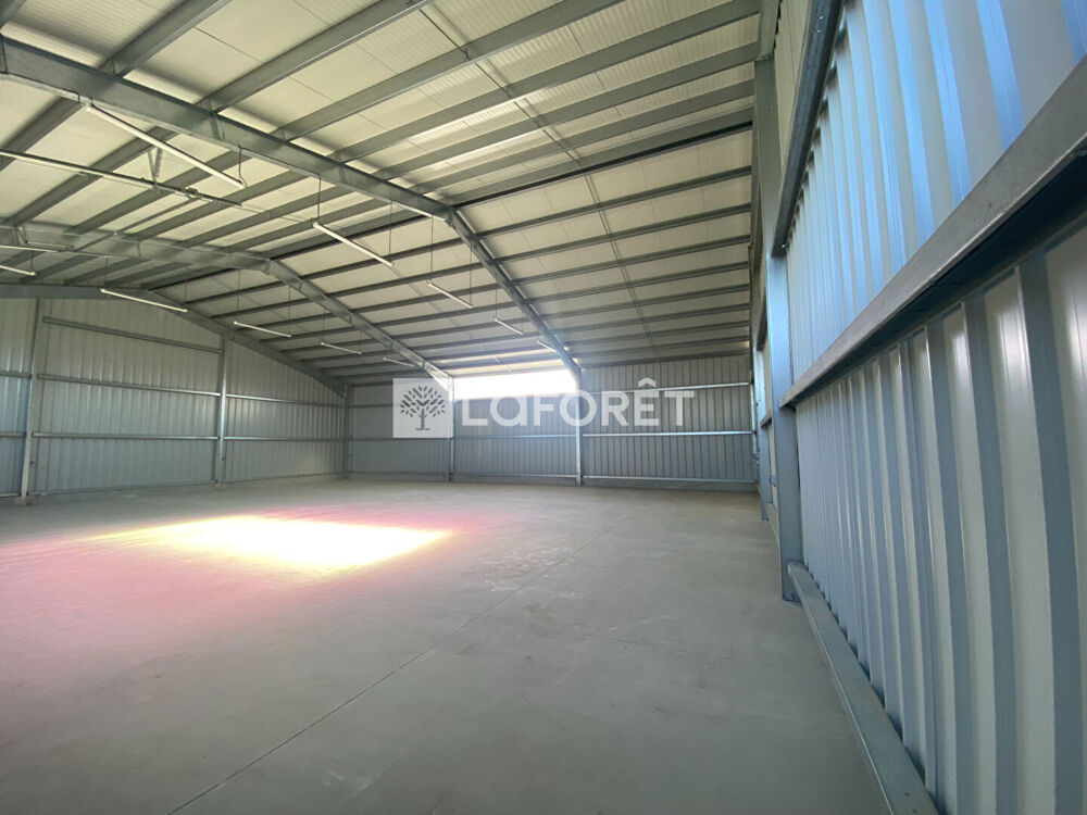 Location Parking/Garage EMPLACEMENT INDIVIDUEL DANS UN HANGAR - Camping-car / Bateau Saint michel de llotes