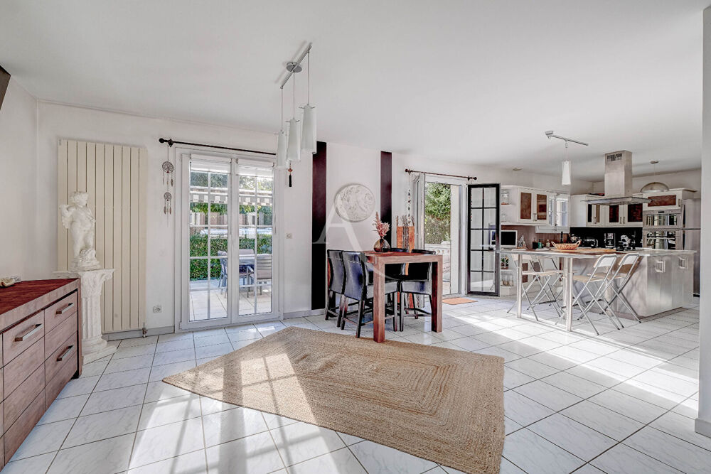 Vente Maison ANNET-SUR-MARNE - MAISON INDIVIDUELLE DE 189 M² AVEC PISCINE CHAUFFÉE ET SOUS-SOL TOTAL Annet sur marne